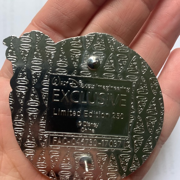 WDI Profile - Stromboli Disney pin - Picture 2 of 2